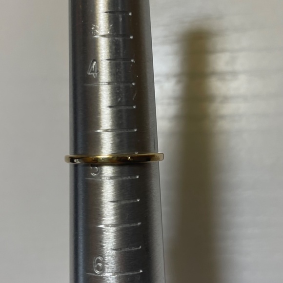 Diamond Ring w. Thin 14K Gold Band - Picture 9 of 9